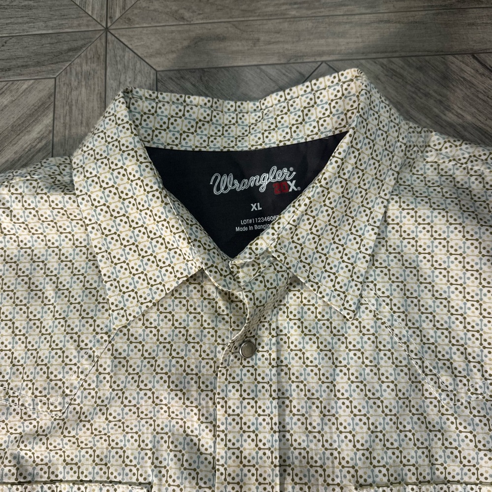 NWT! Wrangler Men's Patterned Button Down Shirt N… - image 10